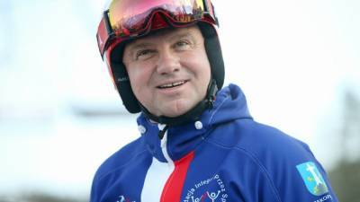 Анджей Дуда - Анджей Дуды - Президент Польши нарвался на критику из-за поездки на лыжные соревнования в разгар пандемии - 24tv.ua