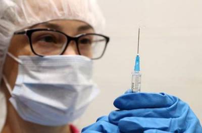 В Чехии миллиардер сделал прививку от коронавируса нечестным путем