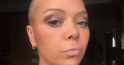 Женщина два года растила волосы после рака и лишилась их по вине детей