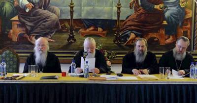 Церковный суд запретил совершать священнослужения двум епископам