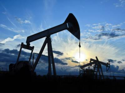 Страны ОПЕК+ решили не увеличивать добычу нефти в апреле. После этого цена на нефть начала расти