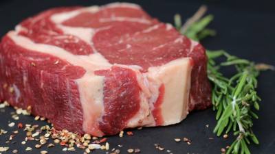 Употребление алкоголя и мяса может спровоцировать рак толстой кишки