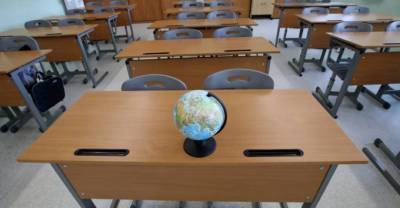 В Минпросвещения заявили о надежде на очное обучение в школах с сентября