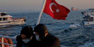Турция продлила требование на отрицательный тест на коронавирус для туристов