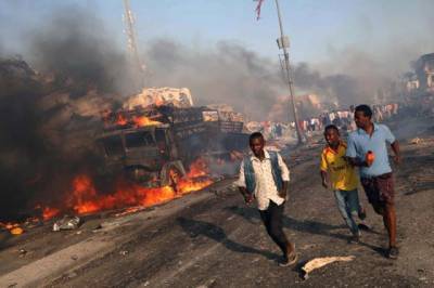 Минимум 20 человек погибли при взрыве заминированного автомобиля в Сомали
