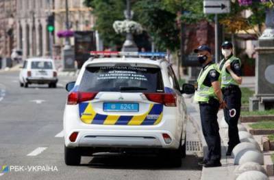 В Киеве наглый парень швырнул в лицо патрульному тарелку со сливками (ВИДЕО)