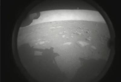 Марсоход Perseverance впервые проехал по поверхности Красной планеты