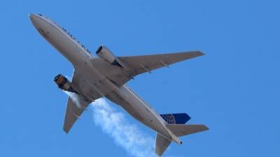 Boeing 737 MAX совершил экстренную посадку