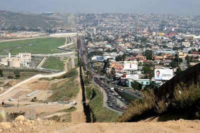 Reuters: за месяц 100 тыс. человек задержали на границе с Мексикой