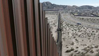 Пограничники США зафиксировали рекордный поток нелегалов из Мексики