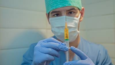 Венгрия на время отказалась от вакцины AstraZeneca из-за сбоя в базах данных