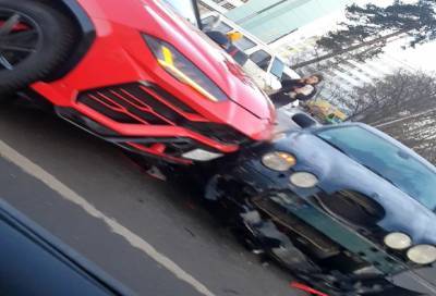 Момент ДТП с Lamborghini и Jaguar в Сестрорецке попал на видео