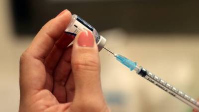 Разработчику израильской вакцины от коронавируса угрожают смертью
