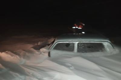 В Новотроицке парень слетел на снегоходе в овраг