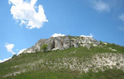 Вековые дубы и "кудрявые скалы": Уникальные памятники природы "Айдарская терраса" и "Бараньи лбы" на Луганщине