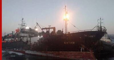 Российских рыбаков эвакуировали из-за пожара на судне в Японском море