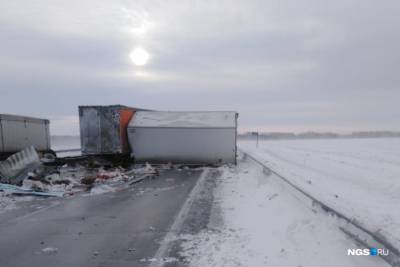 В Новосибирской области при столкновении двух грузовиков погиб мужчина