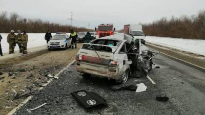 Мальчик и два водителя скончались после аварии под Саратовом