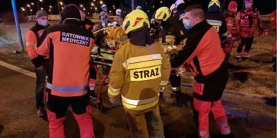 Восемь украинцев в тяжелом состоянии, пассажиры не были пристегнуты. Польские СМИ рассказали подробности об аварии автобуса Познань-Херсон