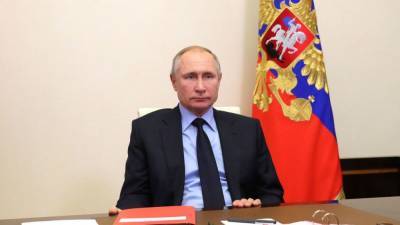 Путин поручил подготовить план по профилактике социального сиротства в России