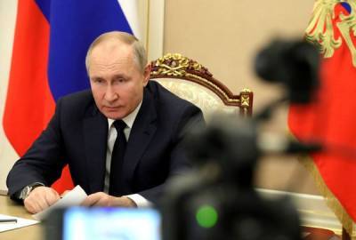 Путин поручил разработать "дорожную карту" по профилактике социального сиротства