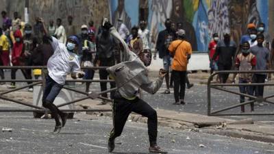Западноафриканское государство Сенегал охватили массовые беспорядки (ВИДЕО) - lenta.ua - Сенегал