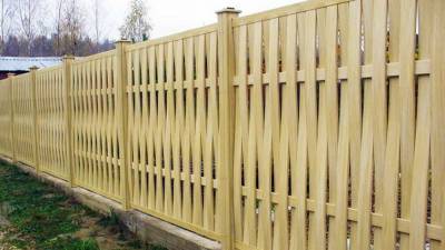 Как ухаживать за деревянным домом или забором?