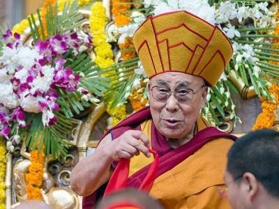 Далай-лама привился от коронавируса (фото)