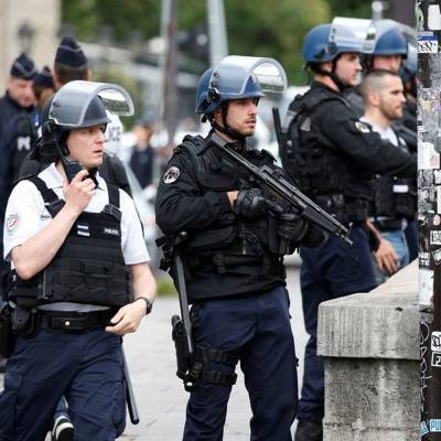 Полиция задержала несовершеннолетних, участвовавших в беспорядках во французском городе Рийе-ла-Пап