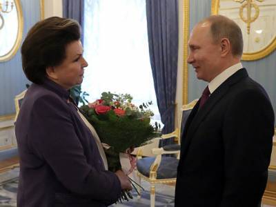 «Отрадно, что ваши знания востребованы в законотворчестве»: Путин поздравил инициатора его «обнуления» Терешкову с днем рождения