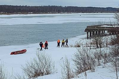 Тверской рыбак застрял на льдине: потребовалась помощь спасателей