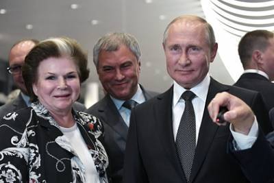 Путин поздравил Терешкову и похвалил за работу в Госдуме
