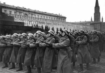 «Бить врага на чужой территории»: как Сталин планировал воевать с Гитлером