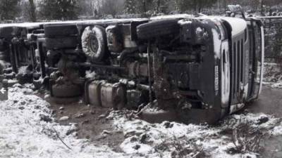 Водитель грузовика погиб на трассе под Новосибирском