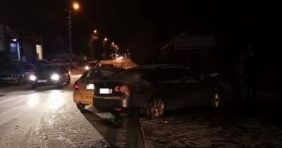 В Калининграде легковушка врезалась во встречное авто