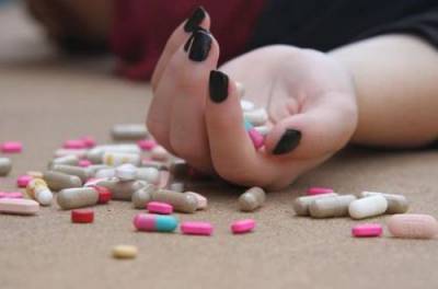 Состояние тяжелое: еще одна школьница перед уроками наглоталась таблеток