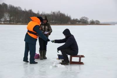 В Смоленской области рыбакам рассказали о безопасности на льду