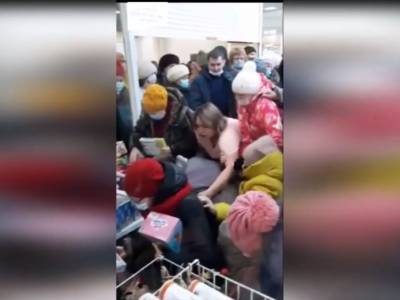 В Башкирии покупатели магазина устроили давку из-за игрушек за 39 рублей