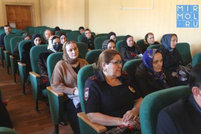 В Хасавюрте поздравили с 8 Марта матерей и вдов погибших сотрудников МВД