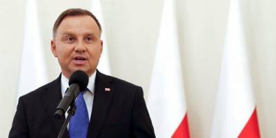 Президента Польши раскритиковали за участие в лыжном чемпионате в разгар пандемии