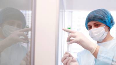 На Украине прививку от коронавируса получили более 15 тысяч человек