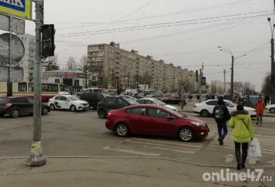 Злые водители: сломанный светофор вызвал дорожный коллапс у метро «Улица Дыбенко»