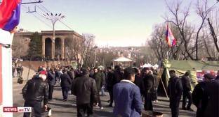 Участники акции протеста в Ереване потребовали встречи с президентом