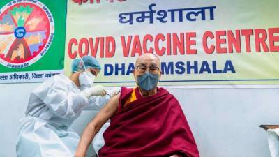 Далай-лама вакцинировался от коронавируса