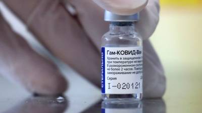 Главный инфекционист США похвалил эффективность российской вакцины «Спутник V»