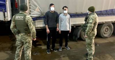 Заплатили по $6 тысяч за "путешествие": мигранты приплыли в Украину в грузовом прицепе