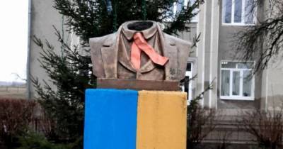 На Прикарпатье разыскали вандалов, повредивших памятник Тарасу Шевченко