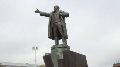 Украинский телеканал прервал выступление общественника из-за портрета Ленина