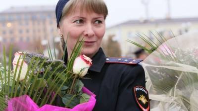 Леди в погонах: в МВД поздравили сотрудниц с наступающим 8 Марта — видео