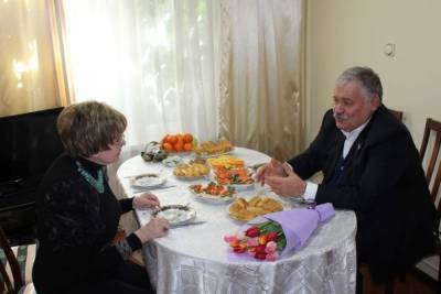 Константин Затулин поздравил с 8 марта легенду сочинского телевидения